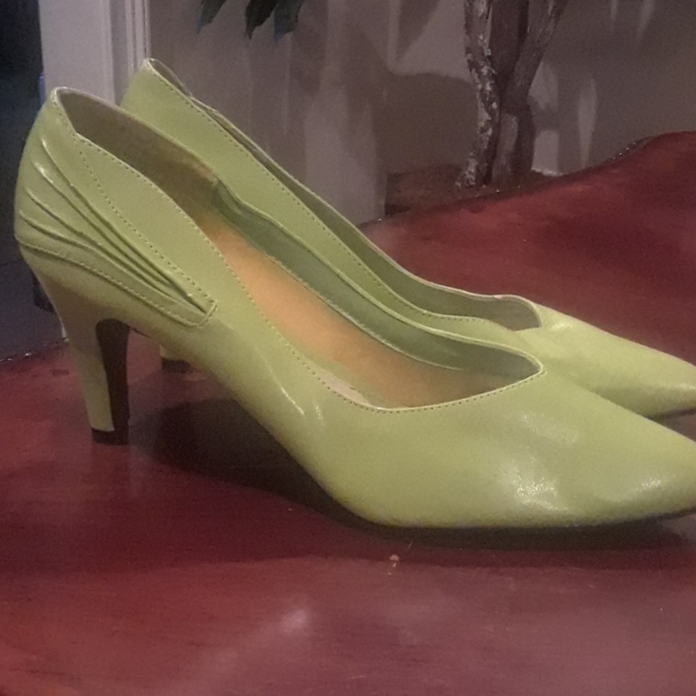 Ladies Shoe